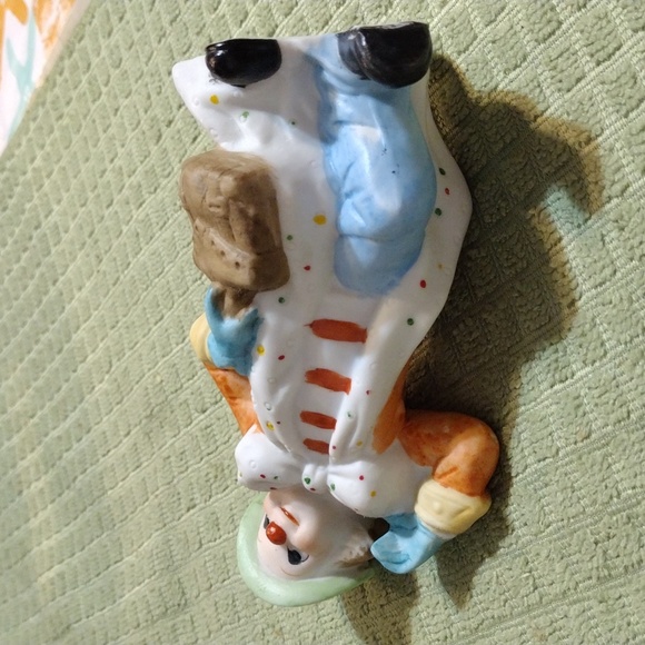 Vintage Ucgc, Circus Clown with Suitcase Porcelain figurine. - Picture 5 of 5